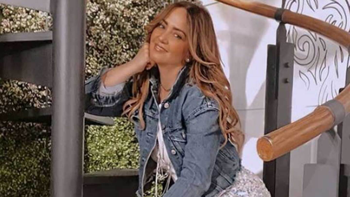 Andrea Legarreta luce cuerpazo en la playa.