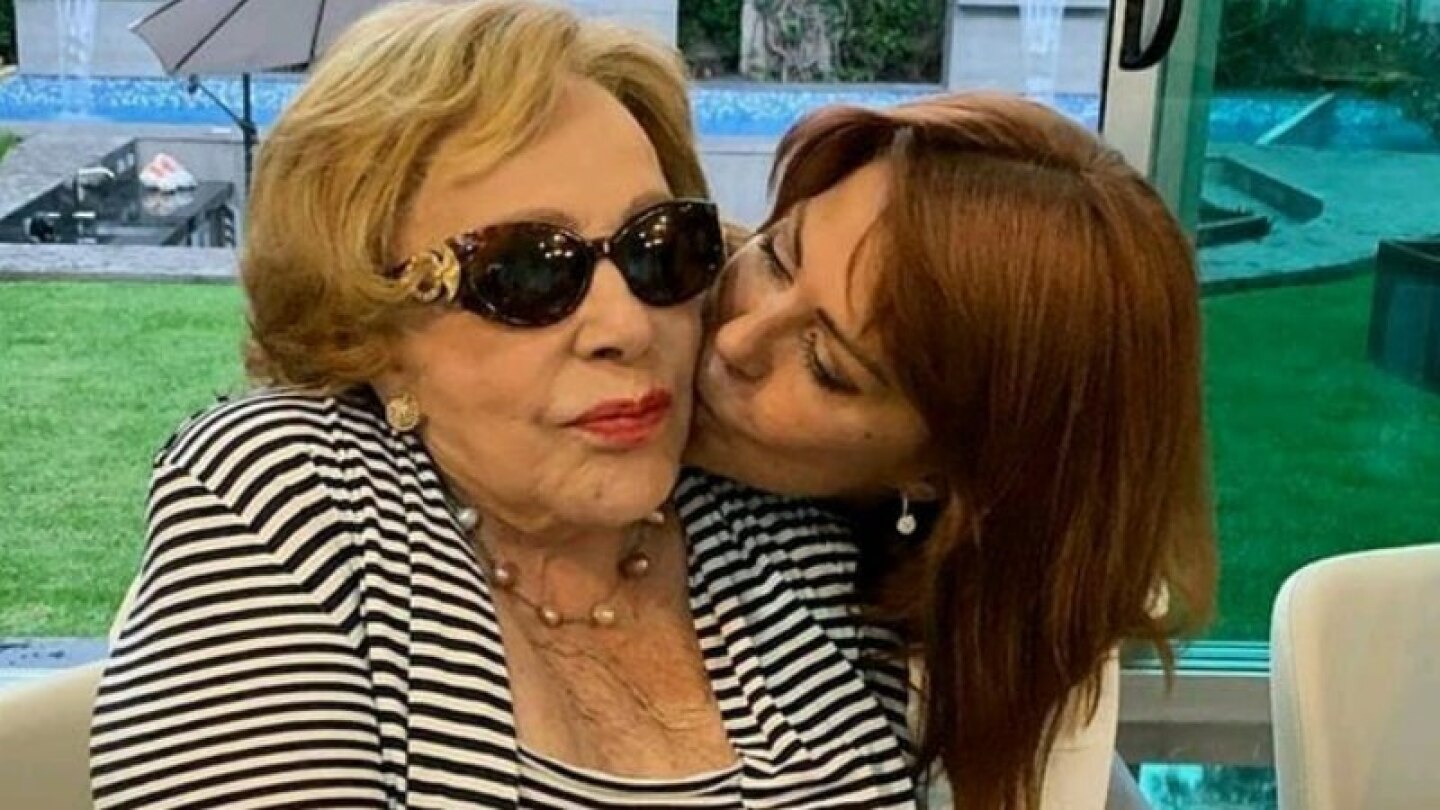 Alejandra Guzmán asegura que Silvia Pinal sí esta enferma pero no de Covid como se rumora