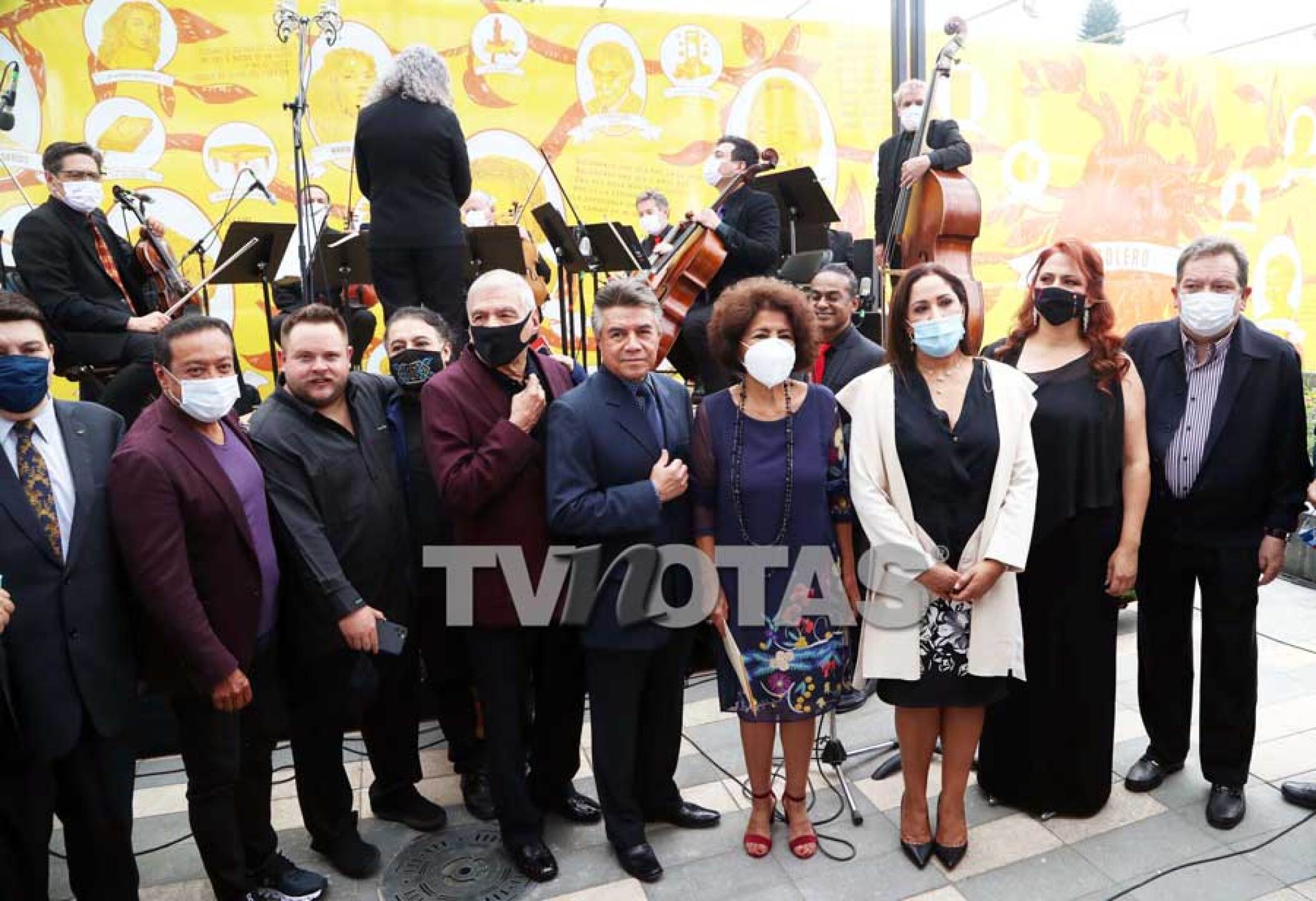 Ante su viuda, inauguran la Plaza del Bolero Armando Manzanero