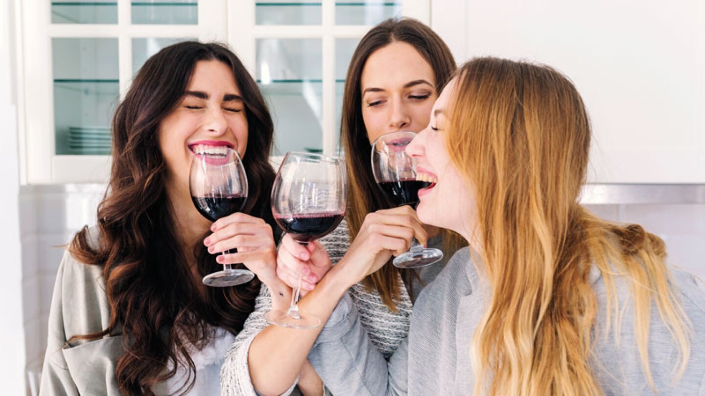 Ingerir alcohol continuamente daña tu piel