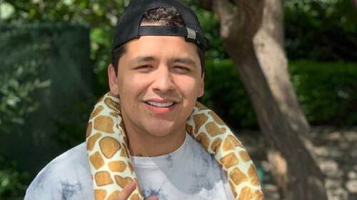 Christian Nodal enfurece a sus fans por dar concierto totalmente alcoholizado.