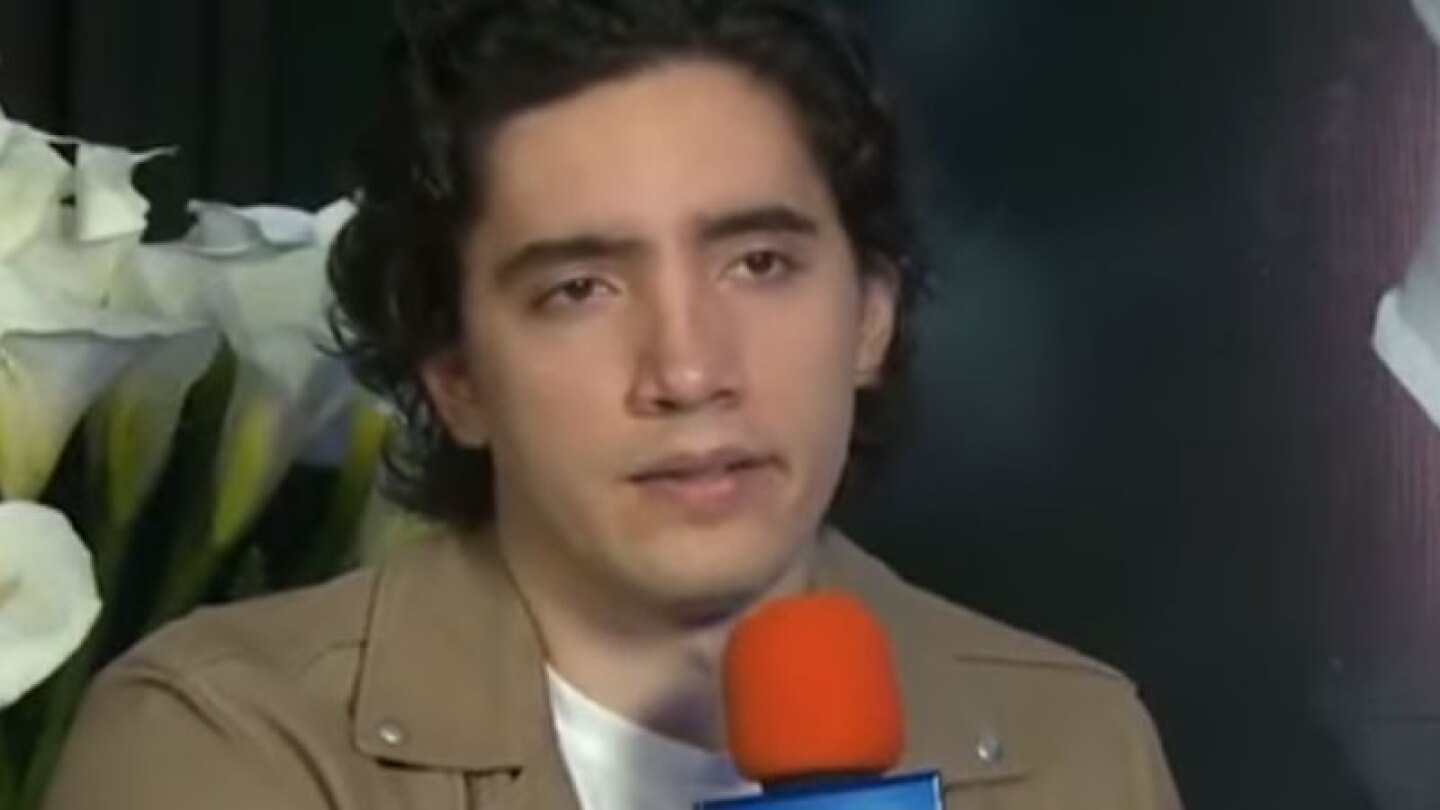 Sin embargo, su abuelo, Vicente Fernández, lo motivó para grabar su disco.