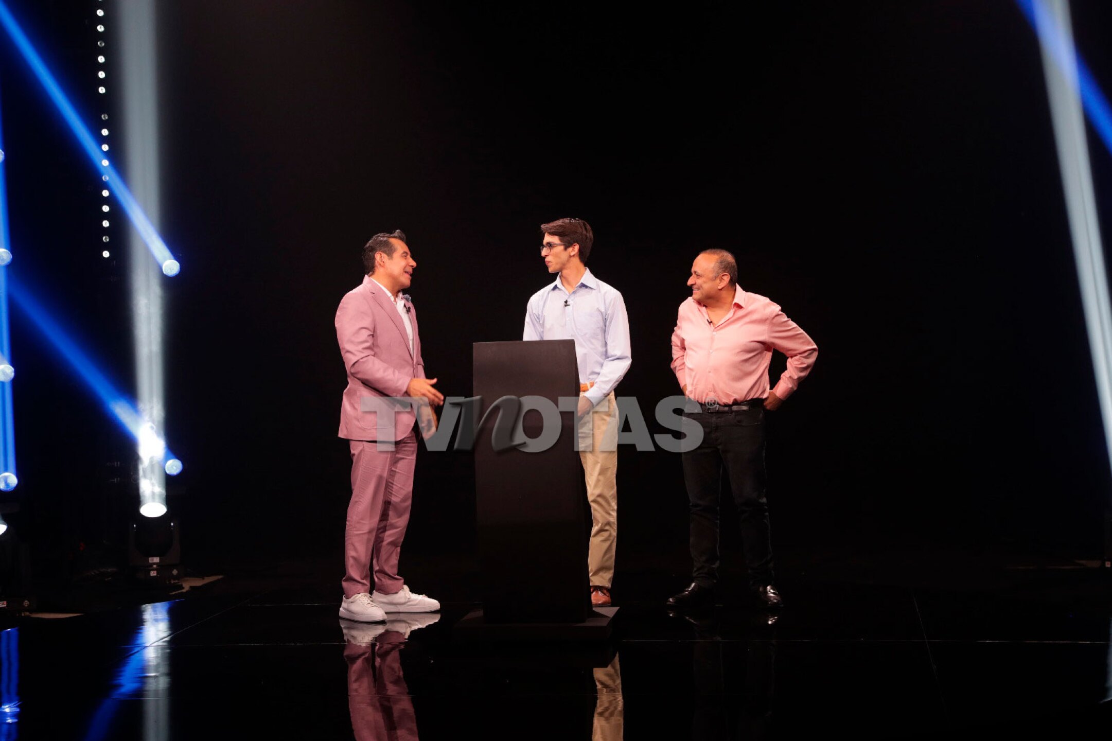 Grabaciones programa Bingo Blitz de Yordi Rosado con Eduardo España