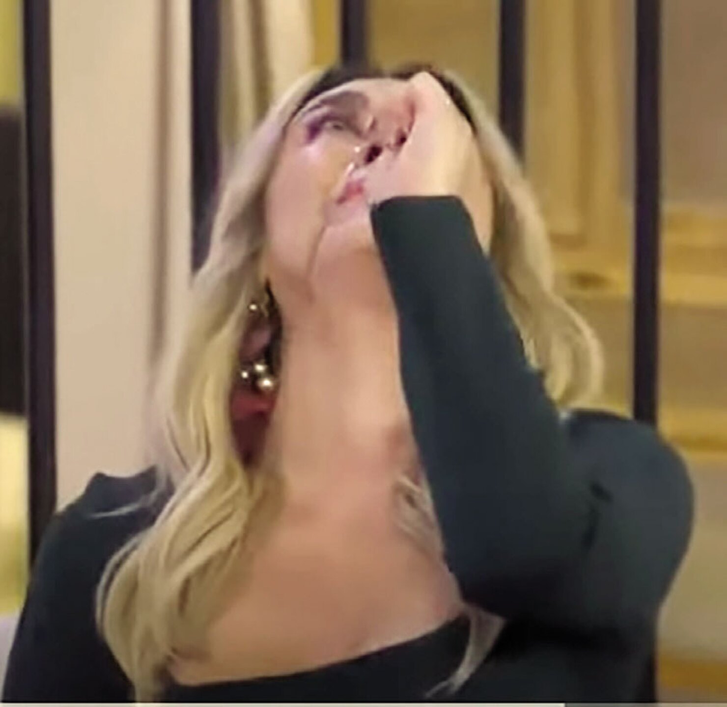 Aracely Arámbula lloró en plena conferencia