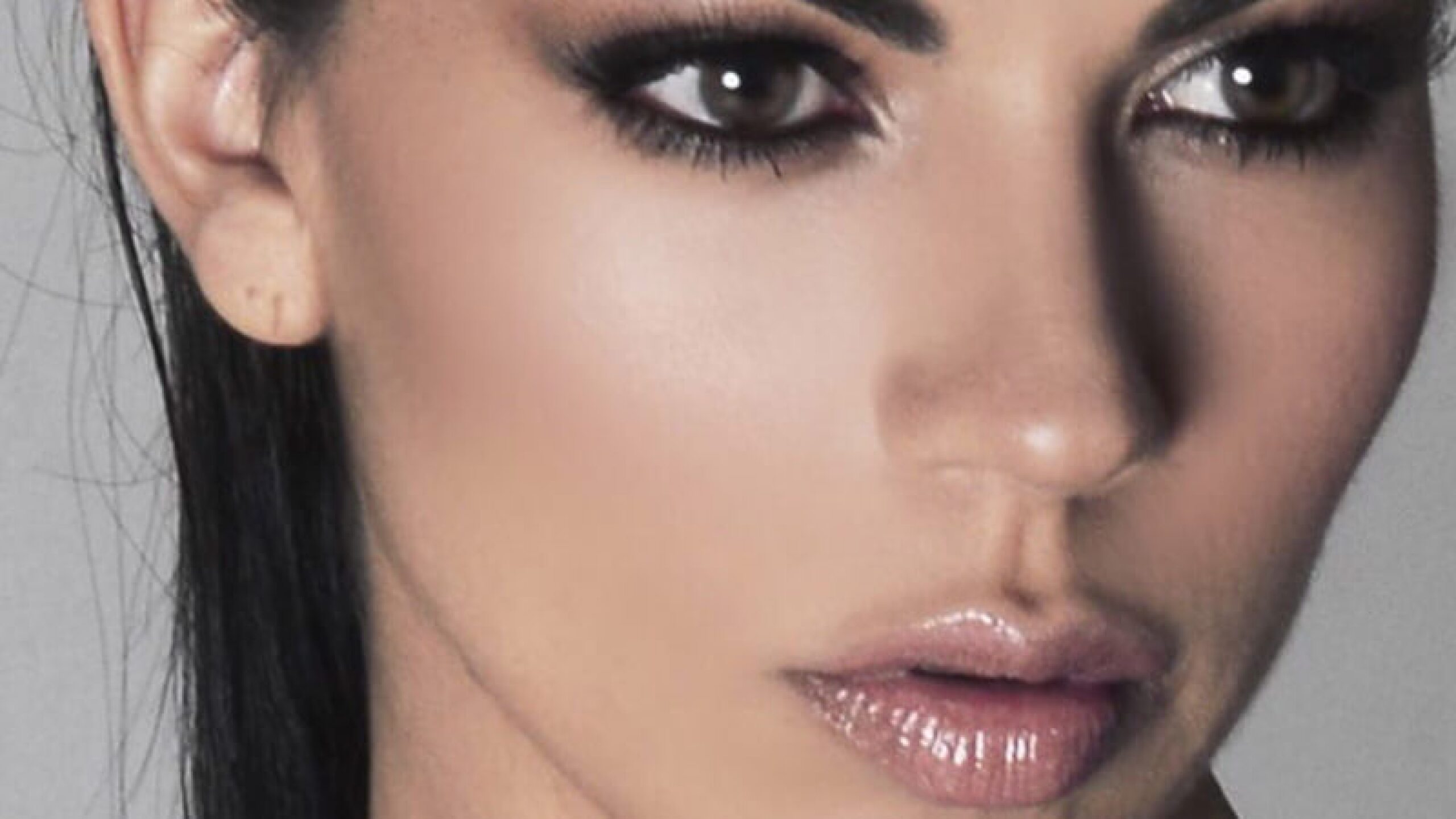 La maternidad a África Zavala le ha caído de maravilla