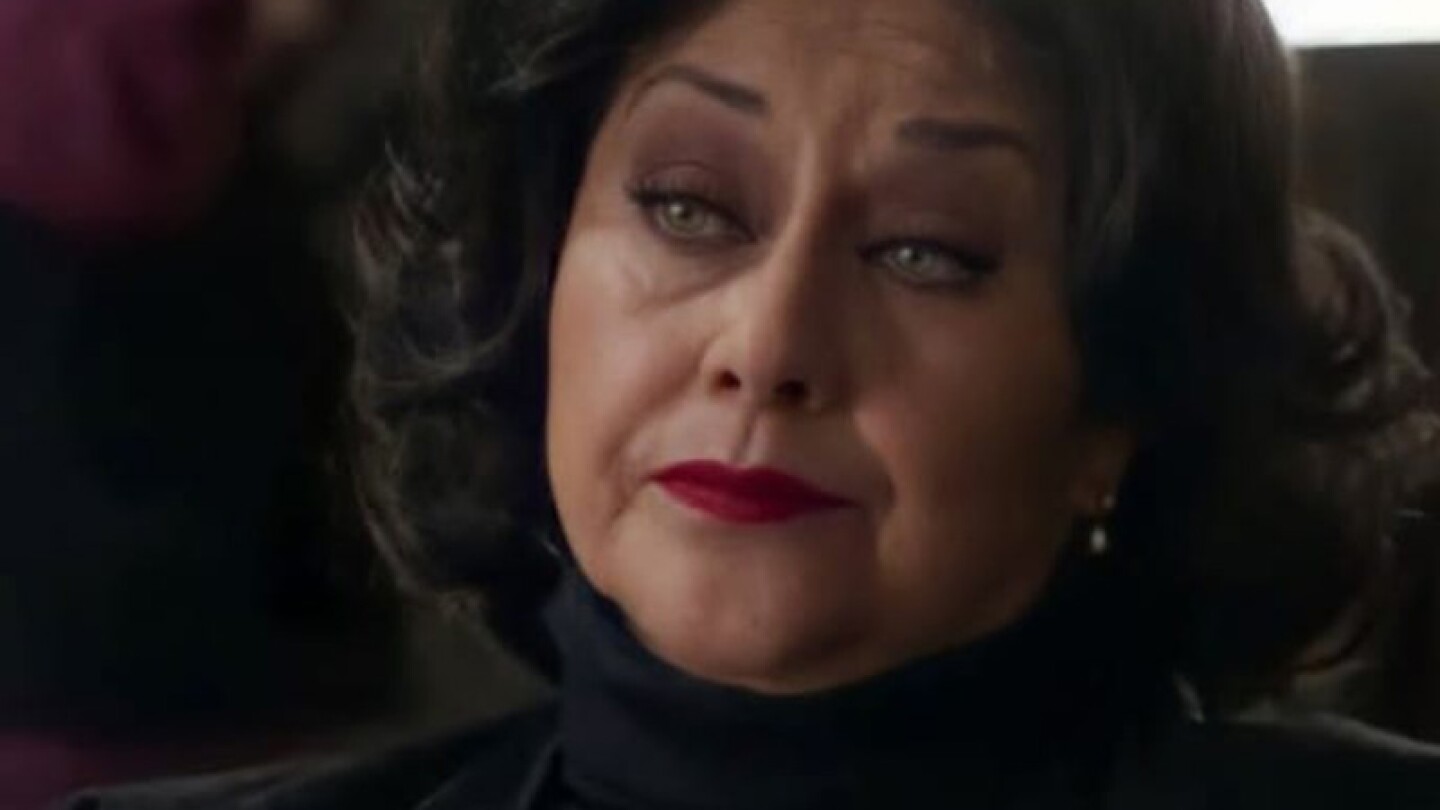 Angélica Aragón revela detalles de su papel en la bioserie de Vicente Fernández.