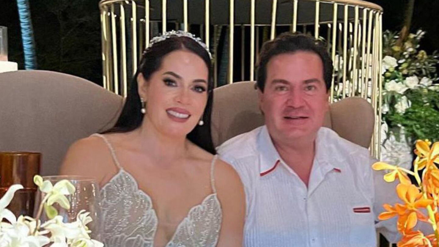 América Guinart y su esposo en su boda