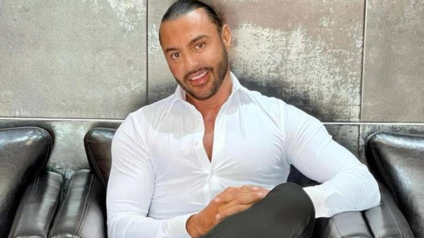 Latin Lover revela que su mamá se fracturó un tobillo.