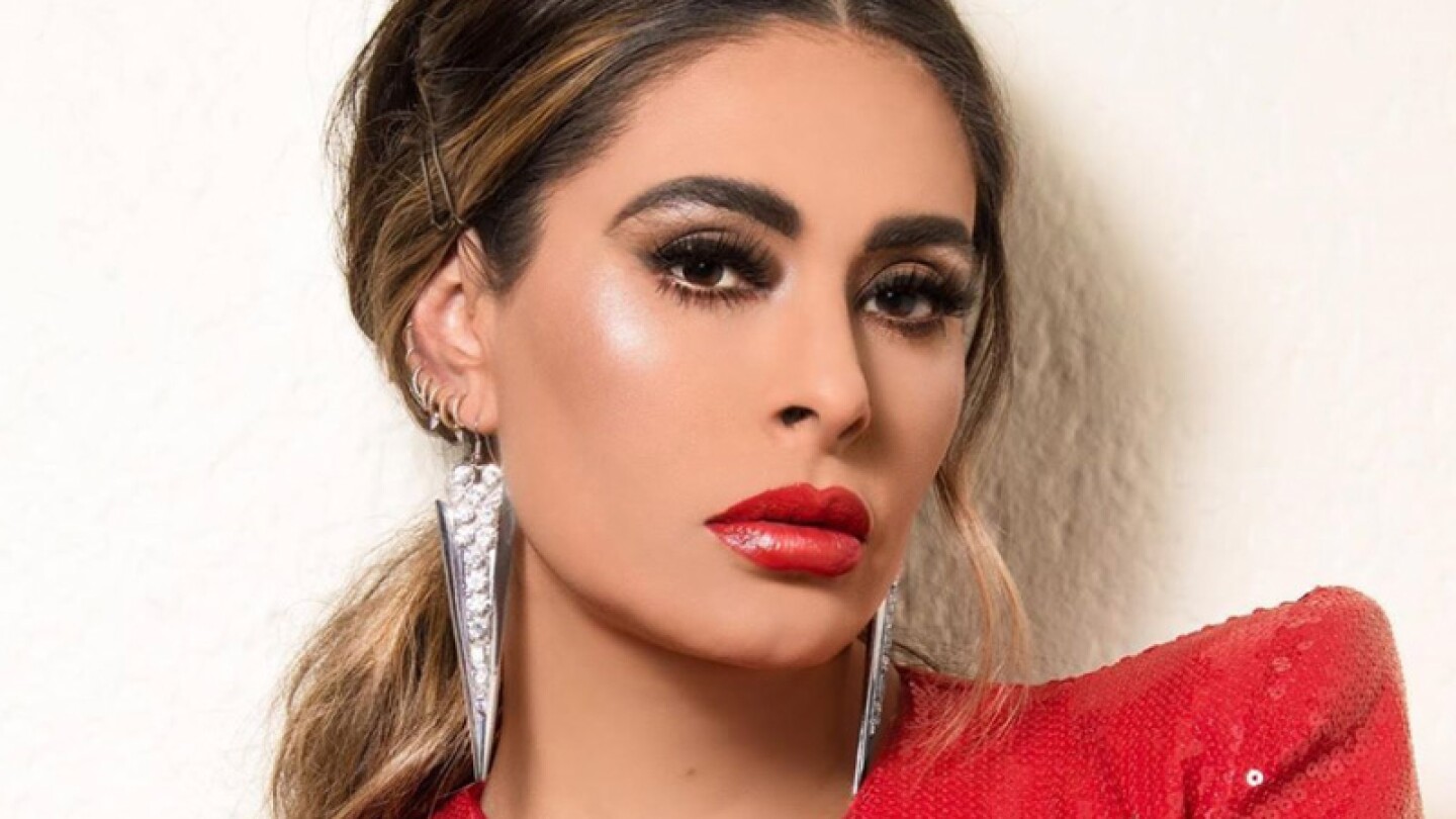 Galilea Montijo sorprende al mostrar su musculosa espalda y diminuta cintura