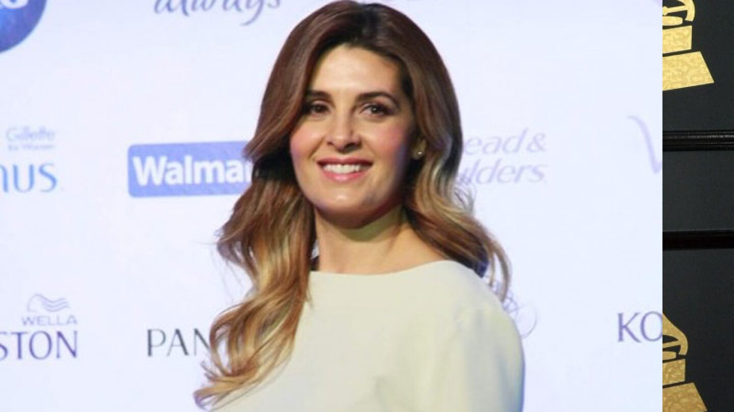Mayrín Villanueva abrió su corazón y reveló quién la cela en casa.