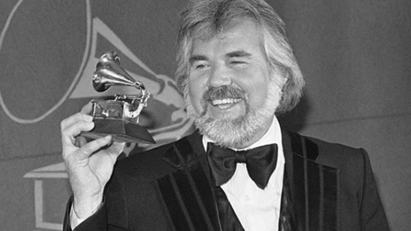 Muere Kenny Rogers, cantante de country