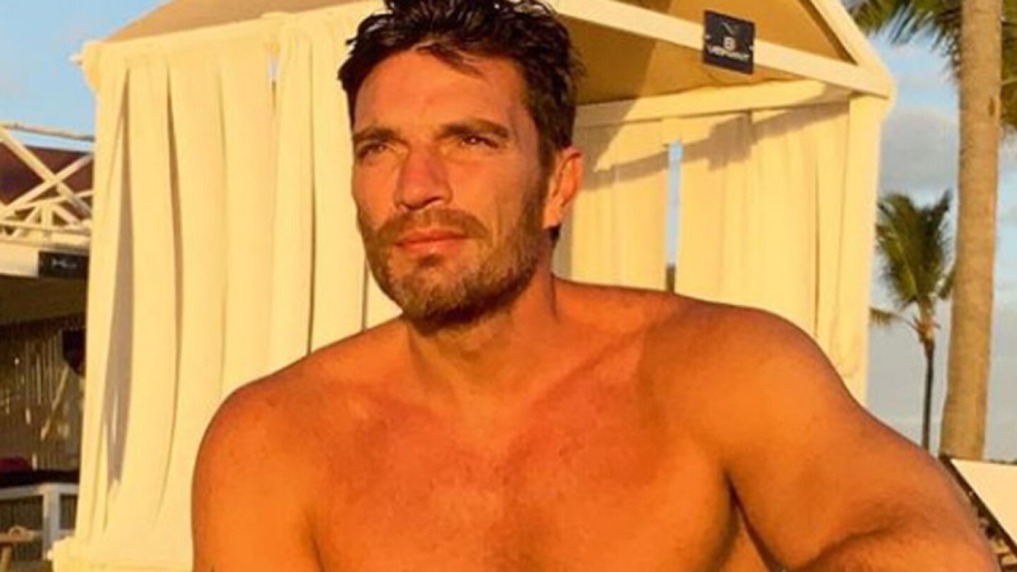 Julián Gil le manda su apoyo a Gerardo Bazúa y acusa a Marjorie y Paulina de “enfermas”