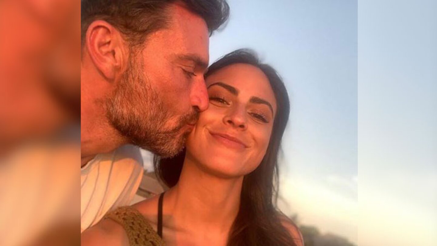 Julián Gil y su novia en Turquia.