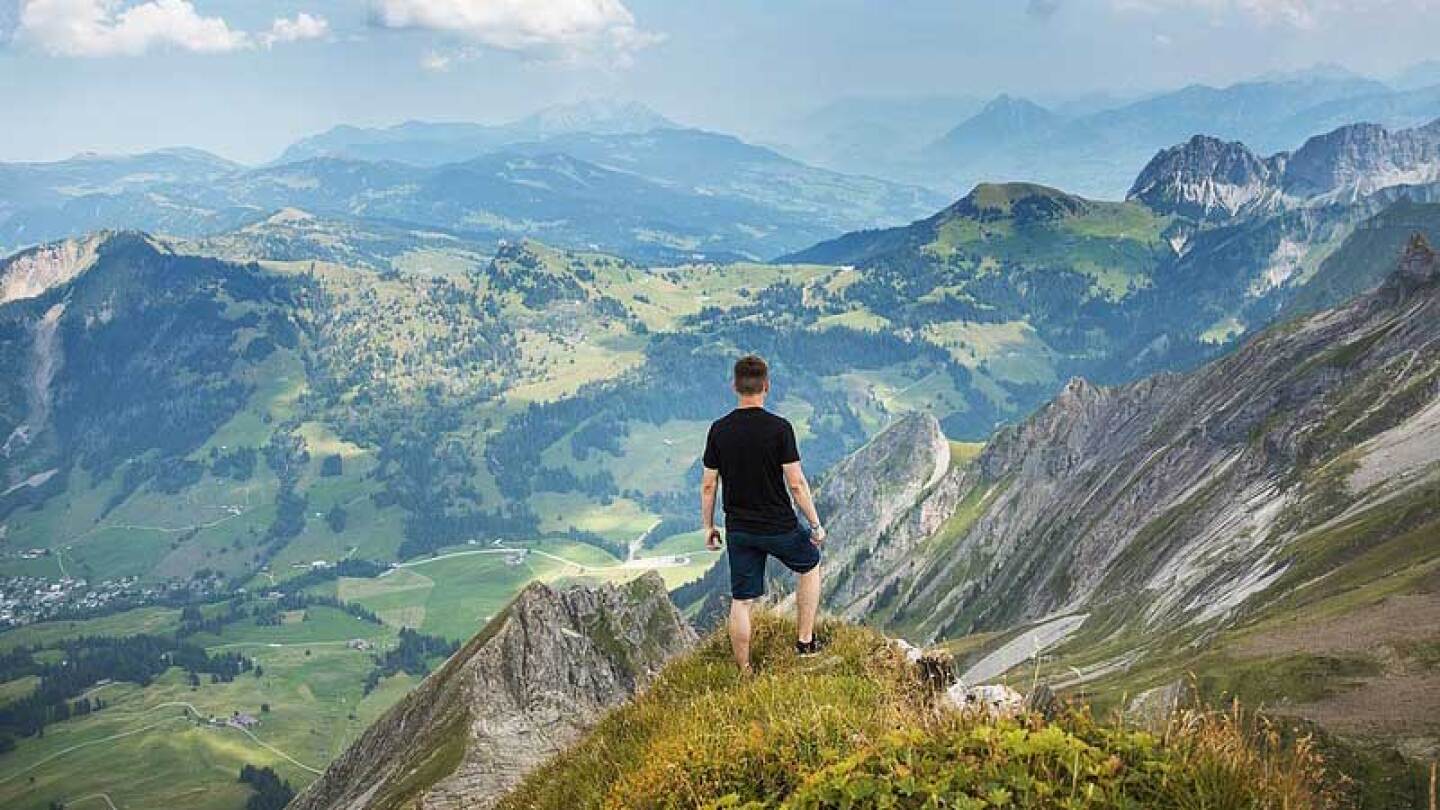 Alpinista sufre caída de 20 metros y sobrevive