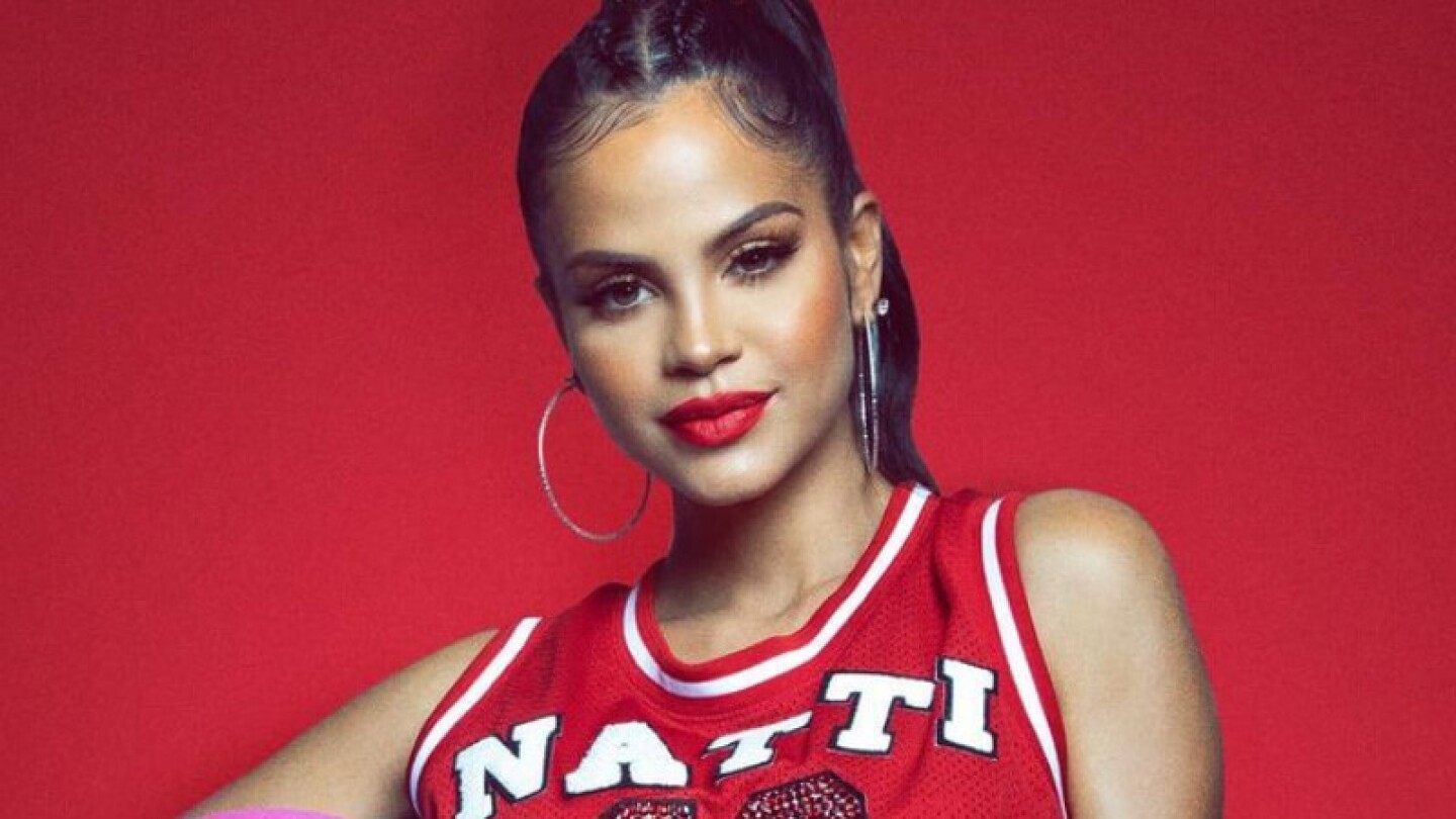 Natti Natasha lo cumple y muestra la primera foto de su bebé