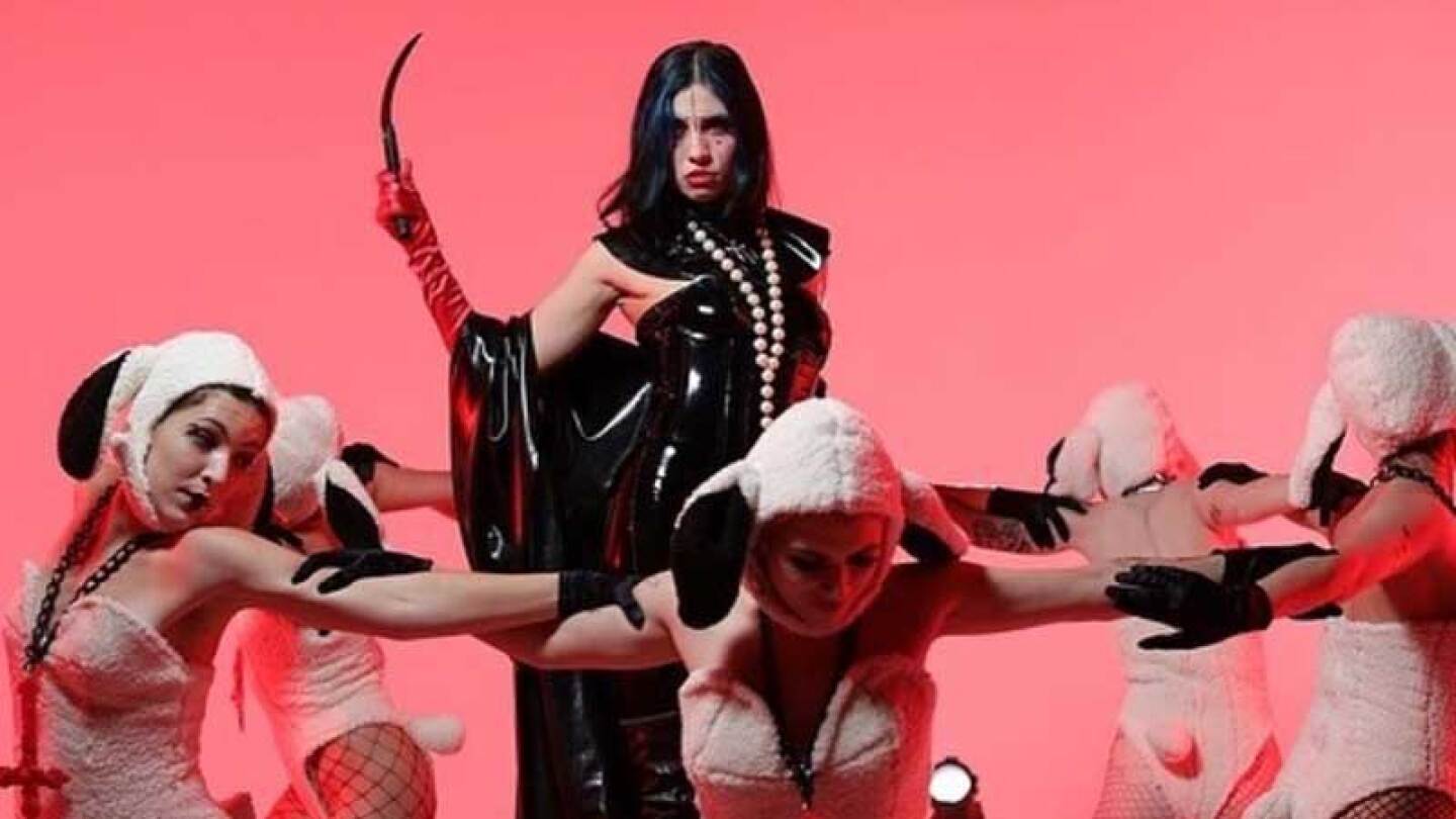 Líder de Pussy Riot abandona Rusia