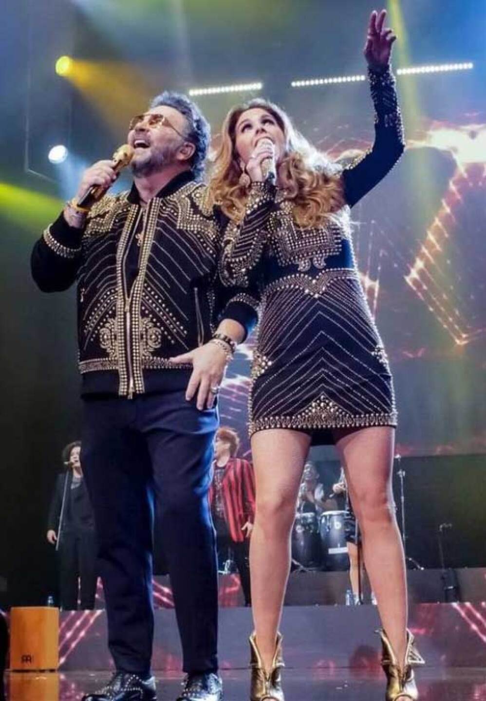 Lucero se dejó ver muy emocionada