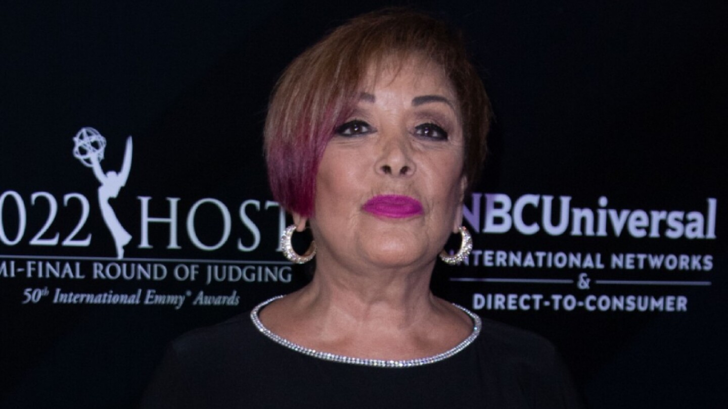 Sylvia Pasquel en alfombra roja 2022 clasos