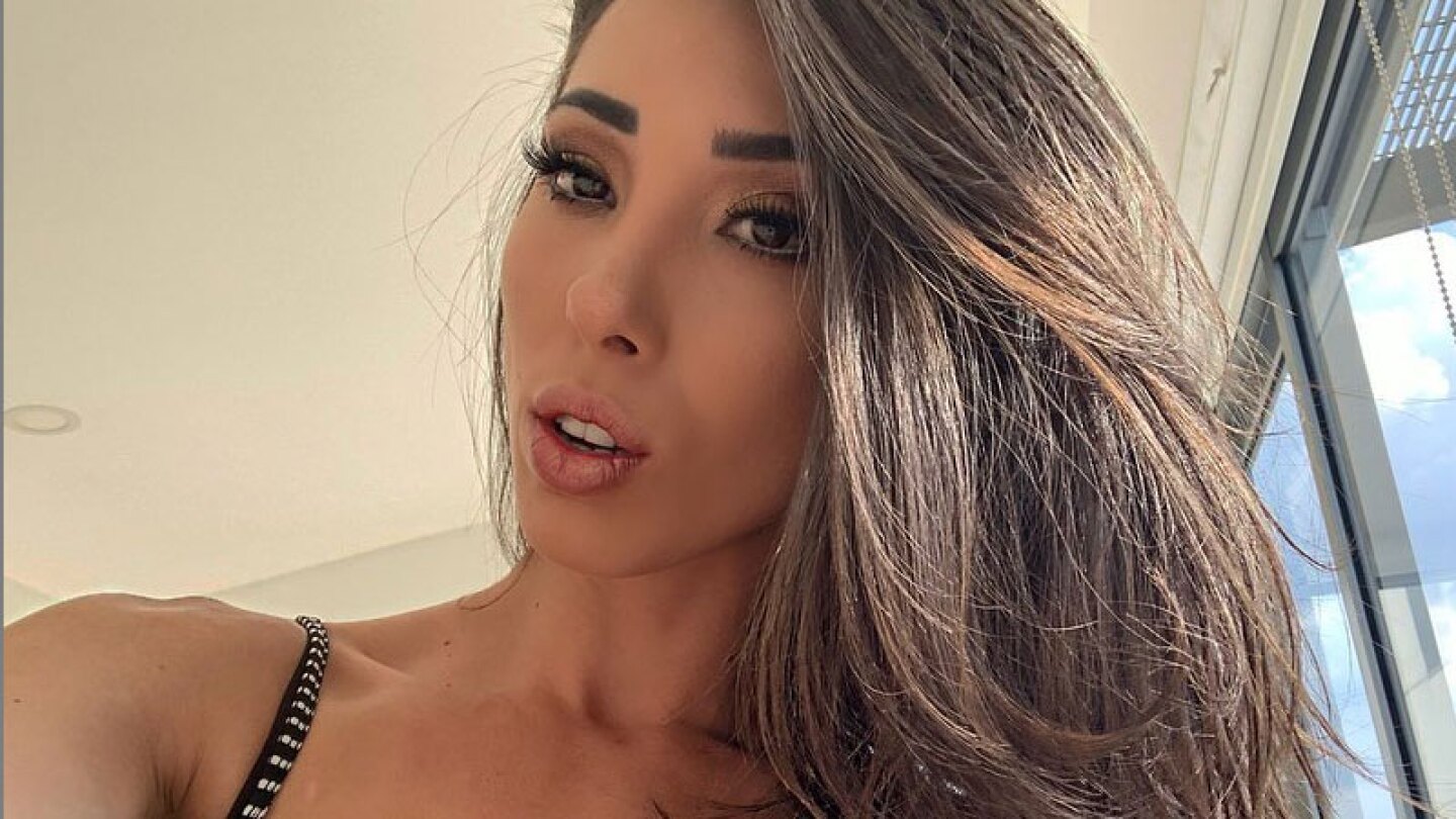 Danik de Acapulco Shore hace sentadillas y devora sus leggings sin tanguita