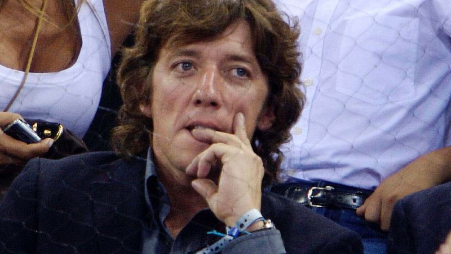 Luego de que le ganó a Paulina Rubio en la Corte de Miami, Colate reapareció muy sonriente.