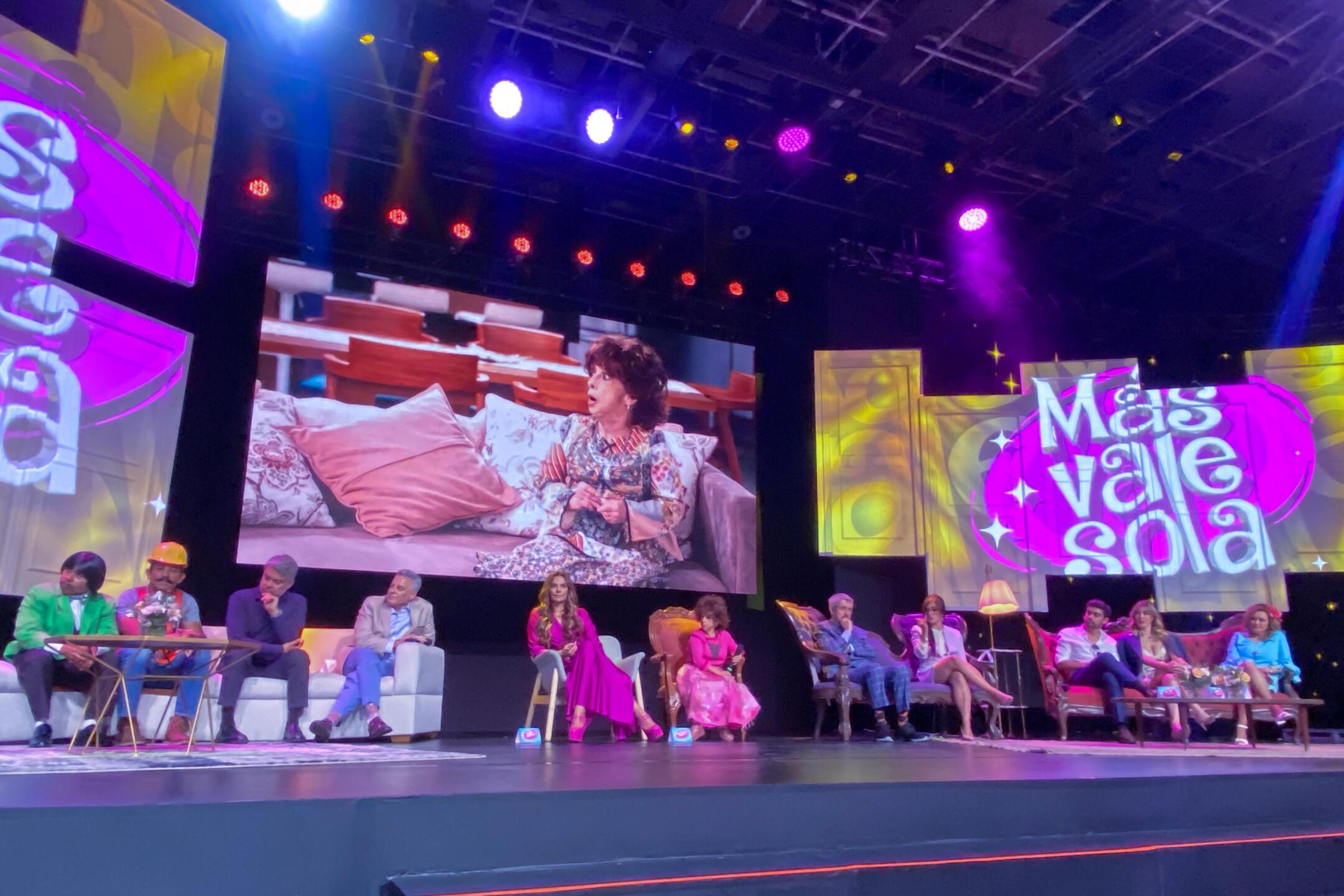 Más vale sola, Aída Pierce, María Elena Saldaña, Cecilia Galiano, Alexis Ayala, Arturo García Tenorio