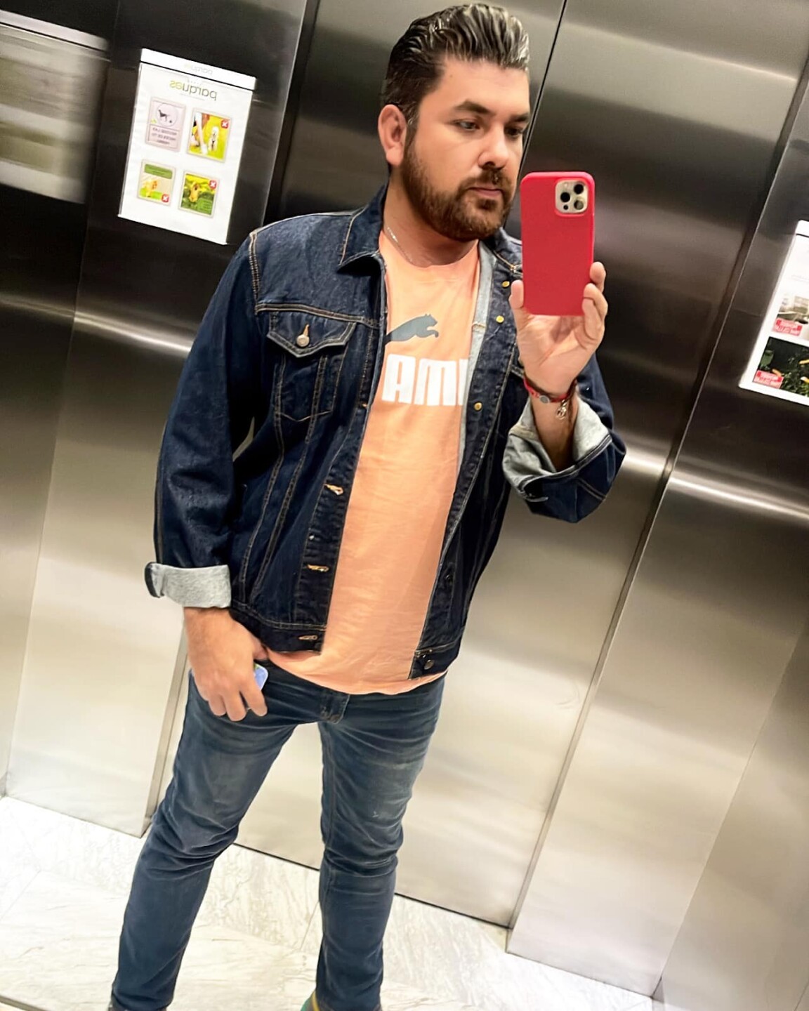 Michelle Rubalcava siendo balconeado por Alex Kaffie