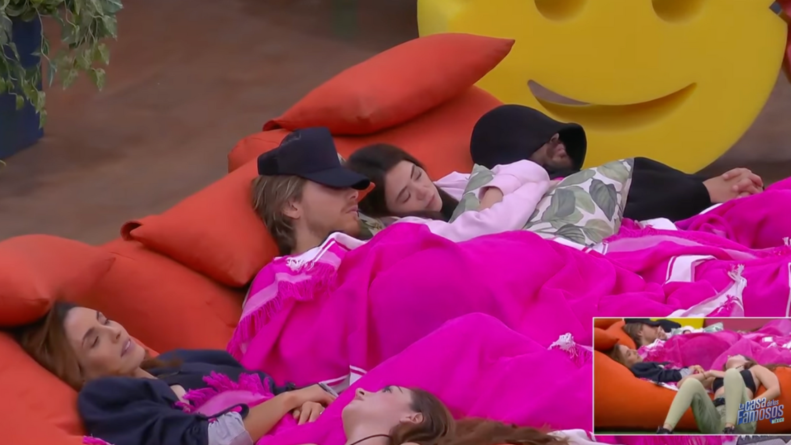 Mariana Botas y Aldo de Nigris dormidos