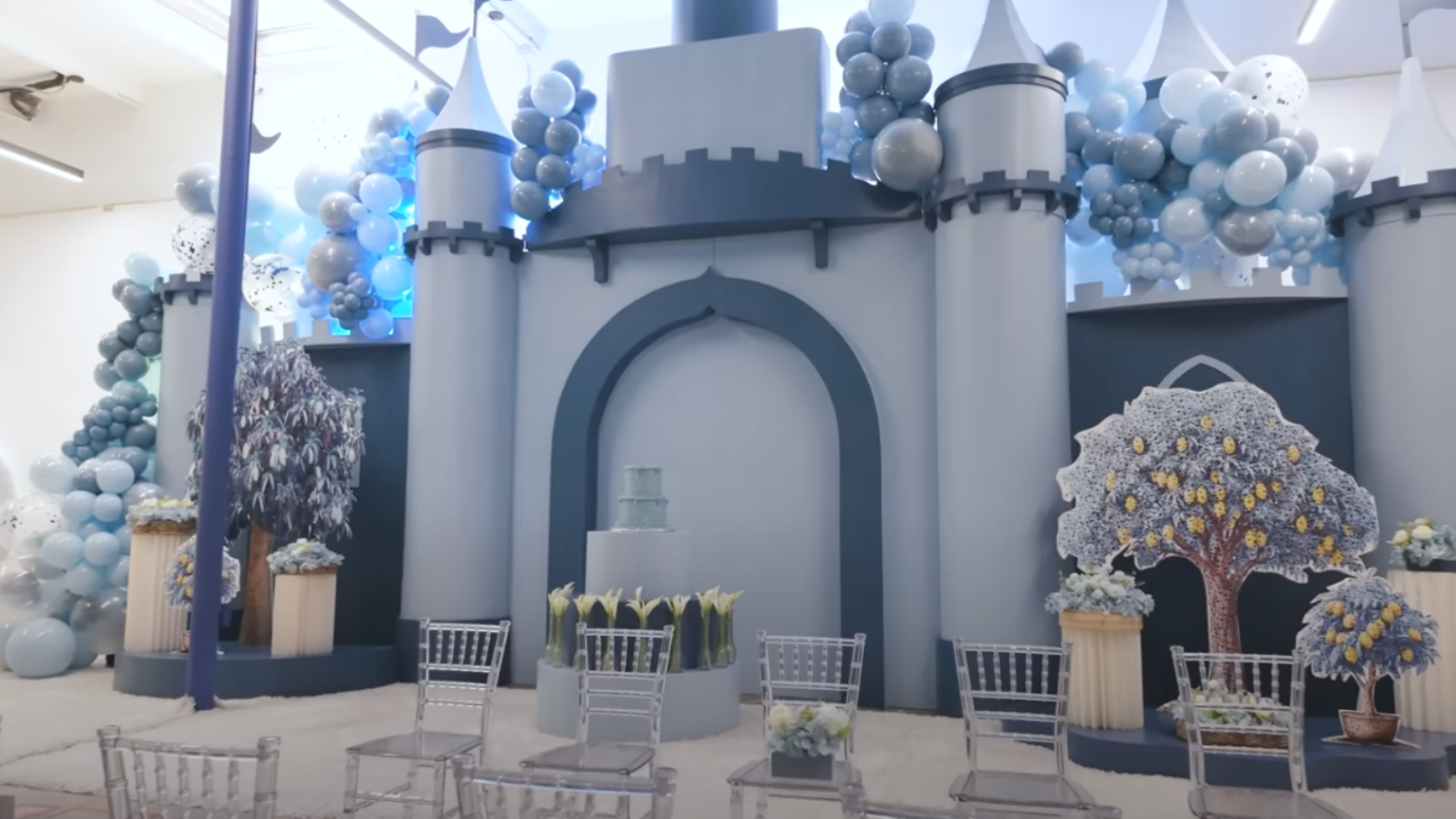 Camilo y Evaluna Montaner celebran el cumpleaños de Índigo con lujosa fiesta de princesas en azul