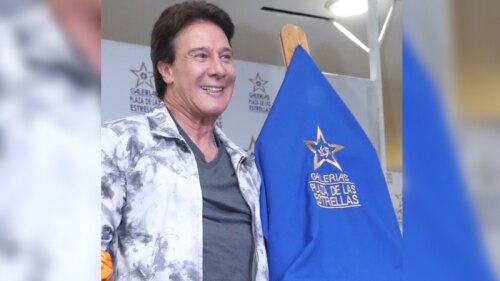 El cantante recibió este viernes un reconocimiento en la Ciudad de México.