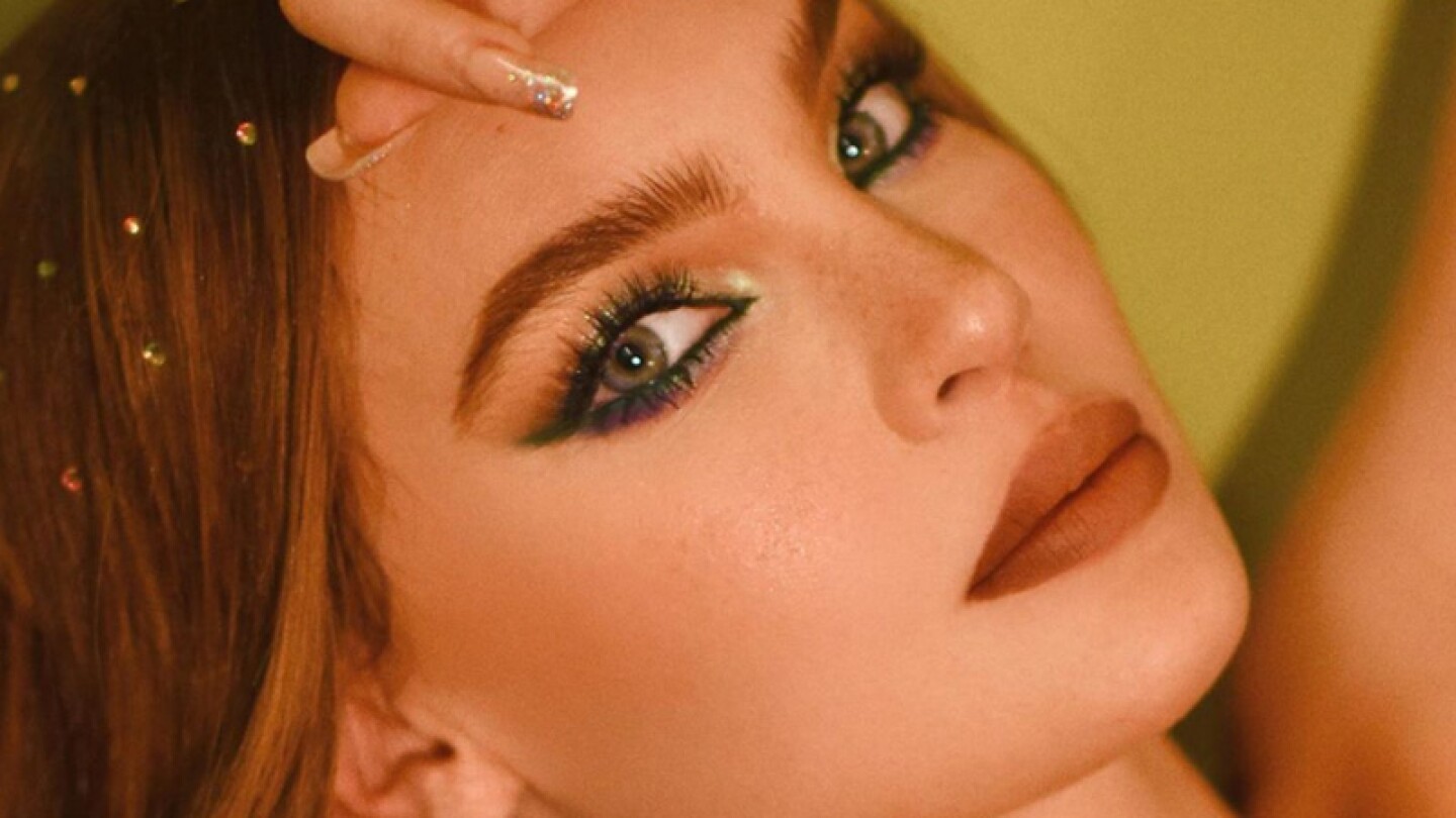 Belinda lo vuelve a hacer, muestra nuevo tatuaje en redes