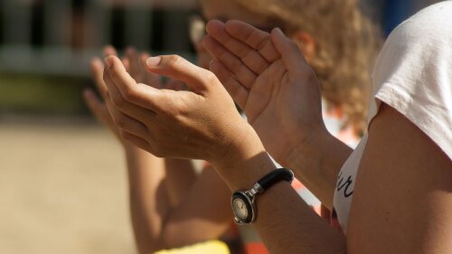 Cadena aplausos en Argentina