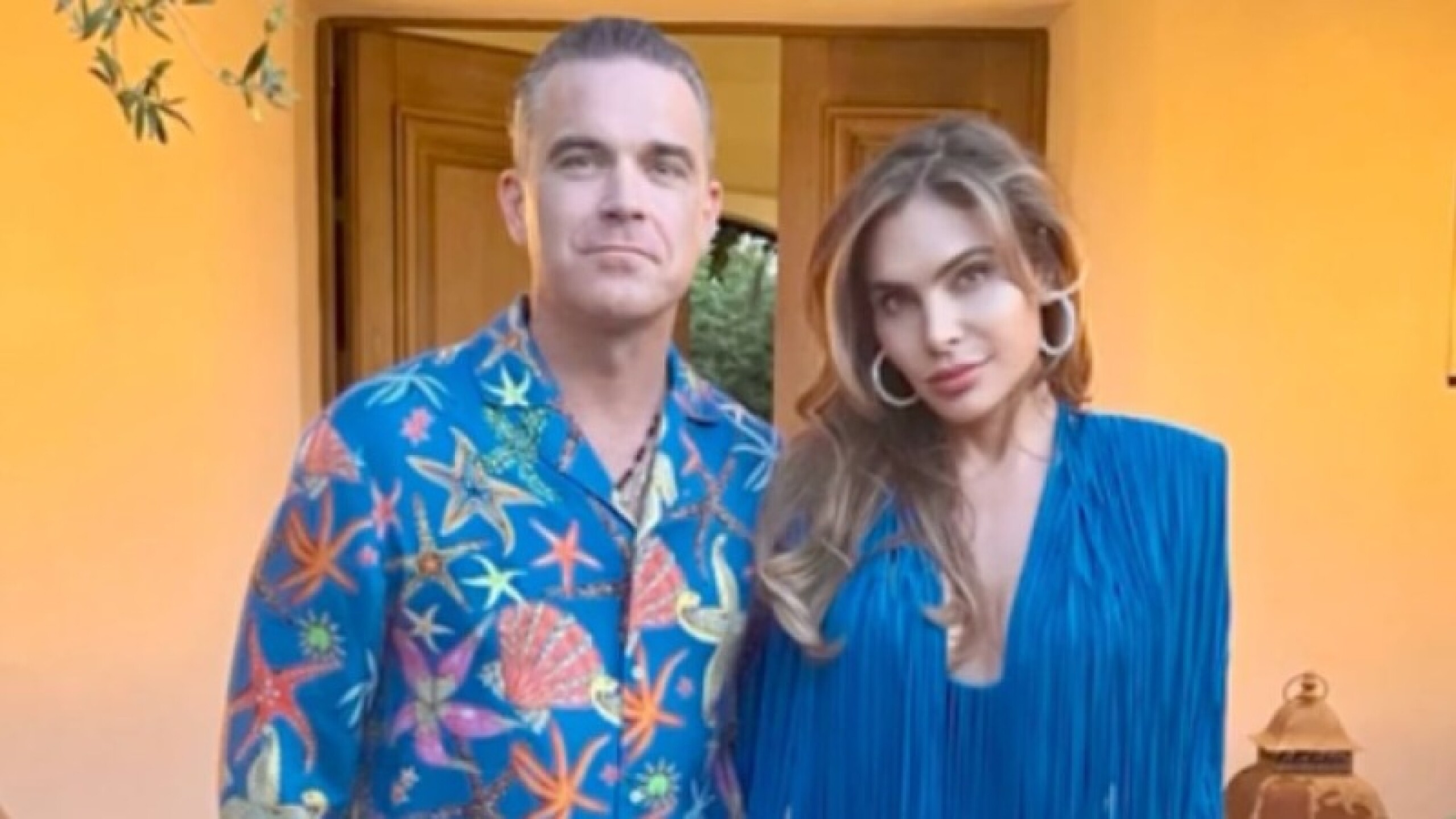 Esposa de Robbie Williams asegura que ya no existe intimidad entre ellos