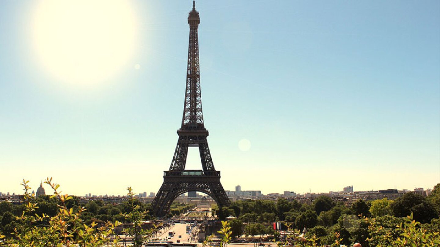 Torre Eiffel estará protegida con muro de cristal 