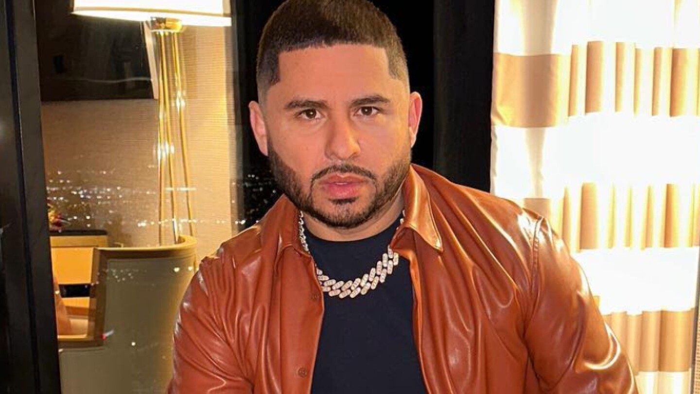 Larry Hernández se disculpa