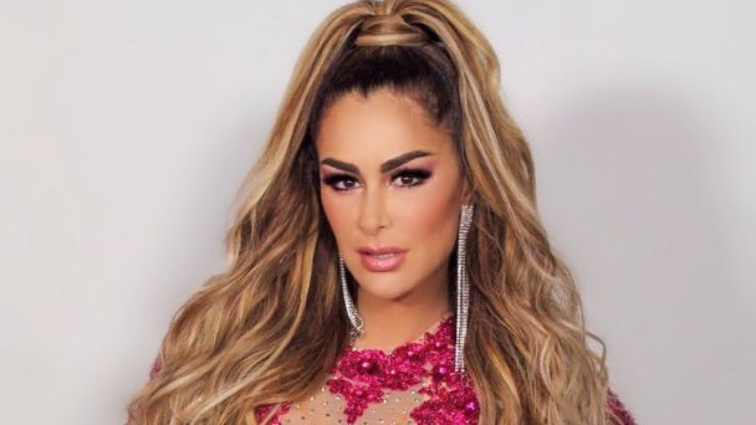 Ninel Conde refrigerador