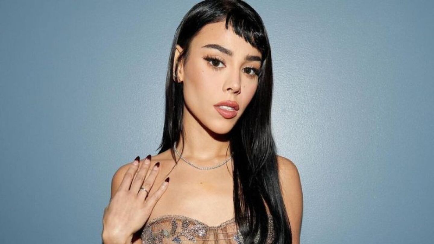 Danna Paola con cabello negro