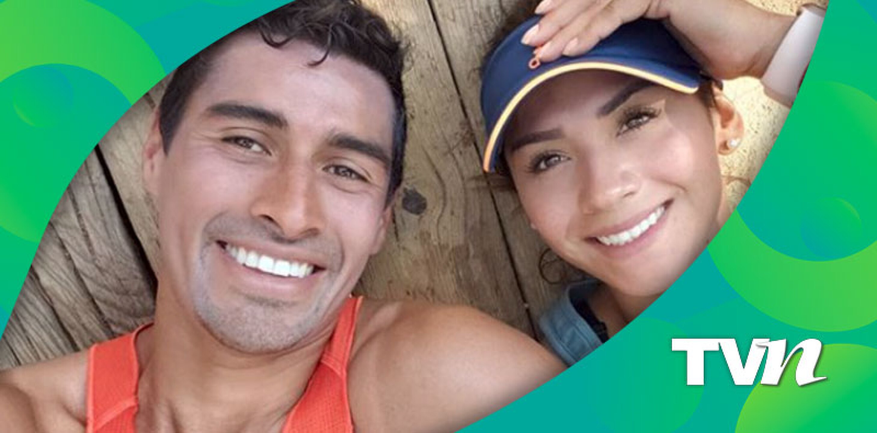 El ex futbolista le entregó el anillo a la atleta, y lo presumieron en sus redes sociales.