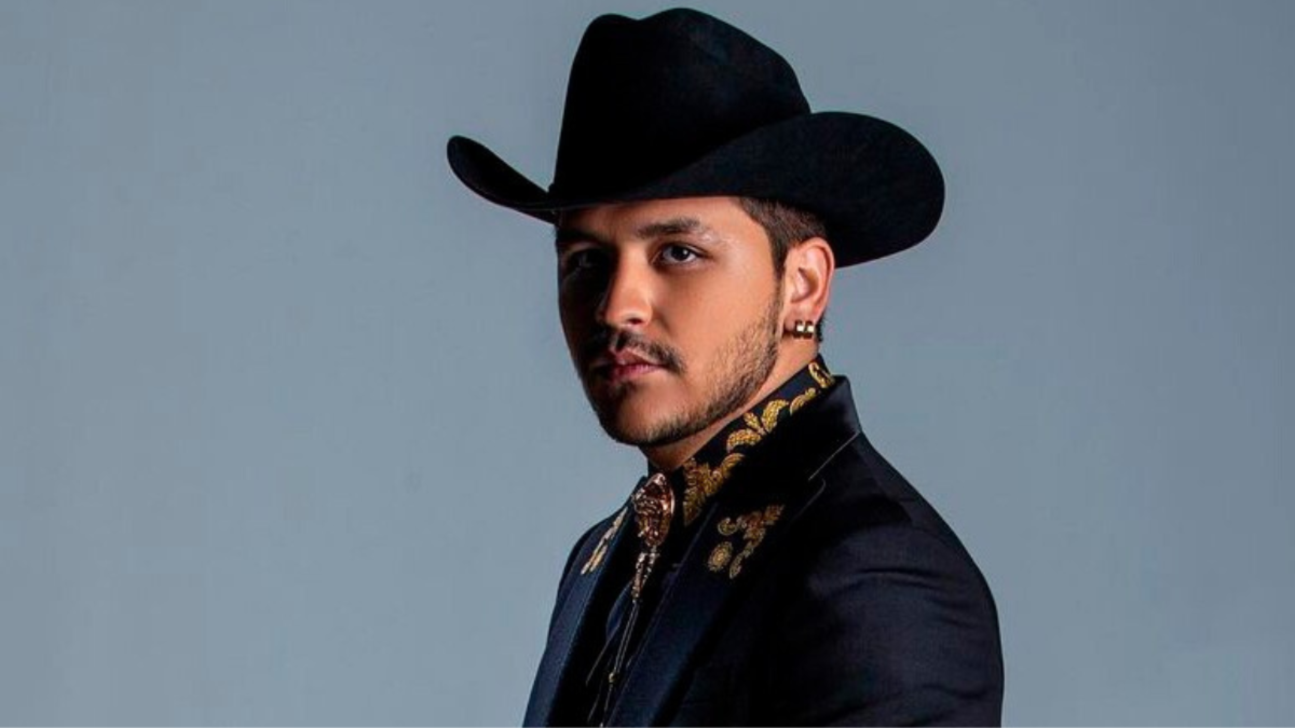 Christian Nodal se presenta ante el Juzgado Cívico