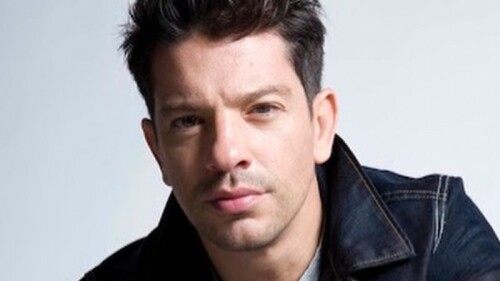 Hijo de Yahir sorprende con su galanura