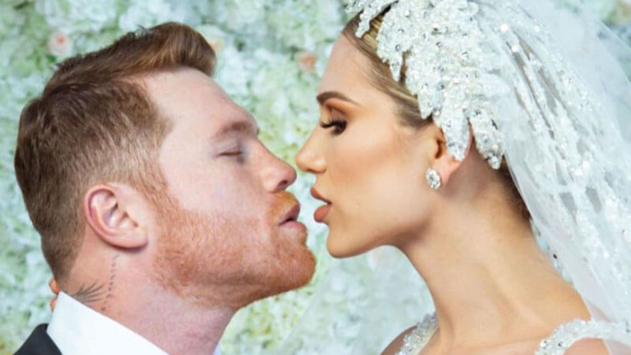 Canelo Álvarez y su esposa derraman miel
