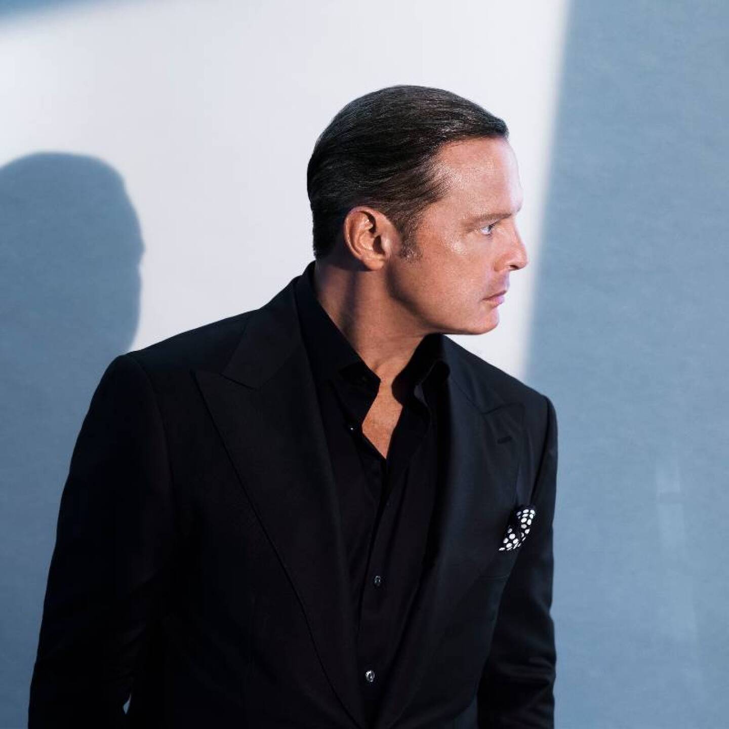 Luis Miguel y Paloma Cuevas son captados en pleno beso