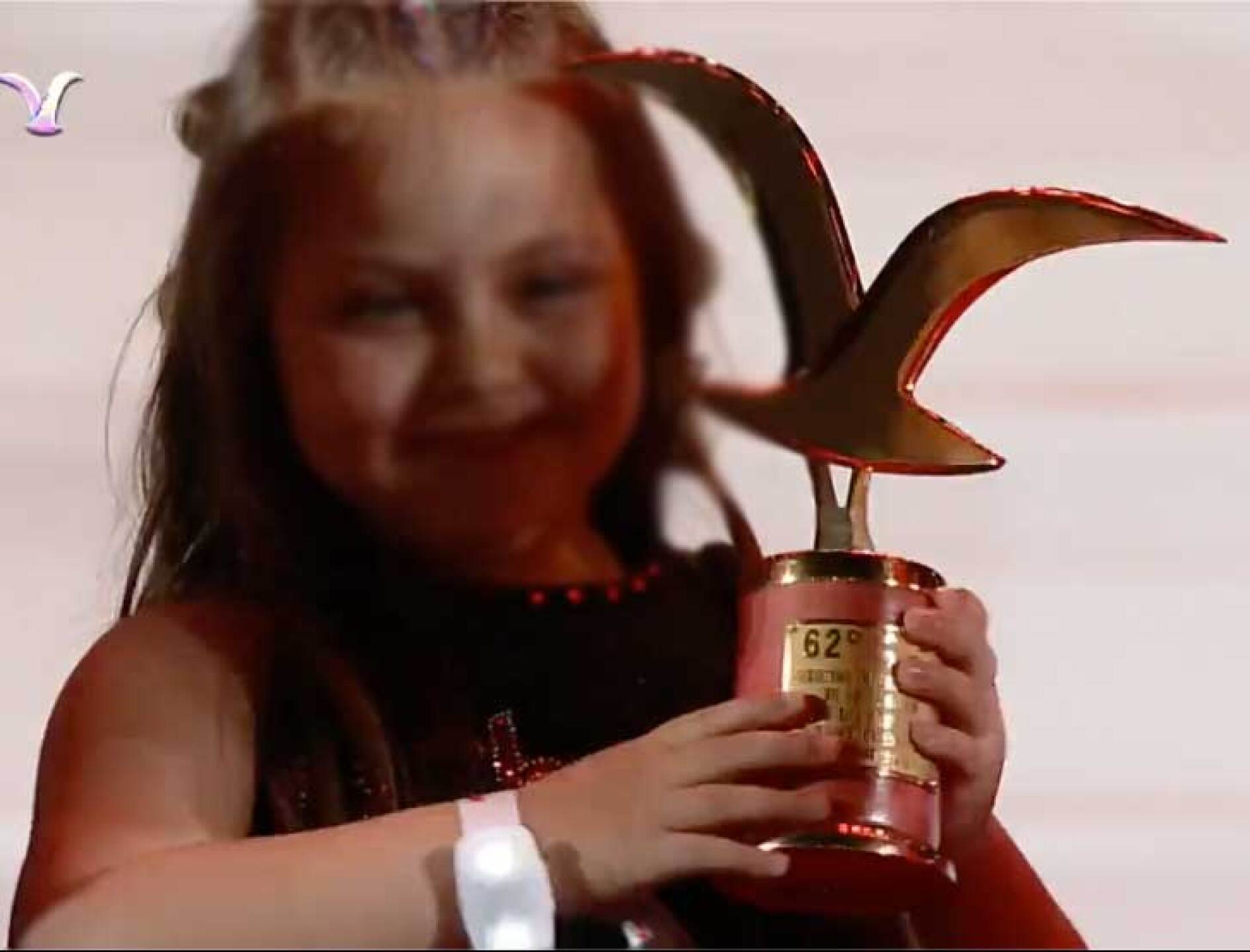 Karol G se dejó ver impresionada por los pasos de baile de la niña
