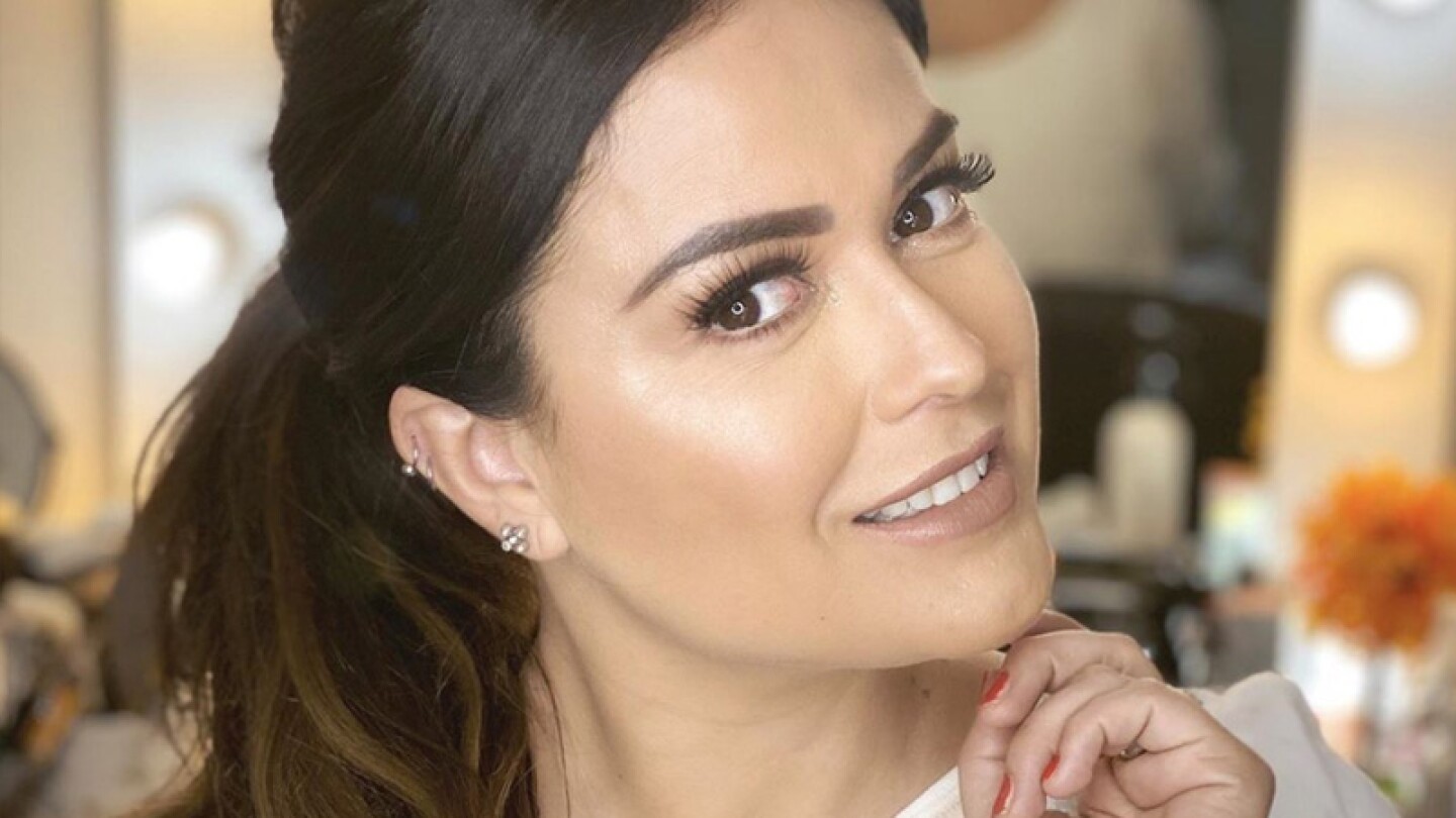 Mariana Echeverría se lanza un clavado con avanzado embarazo