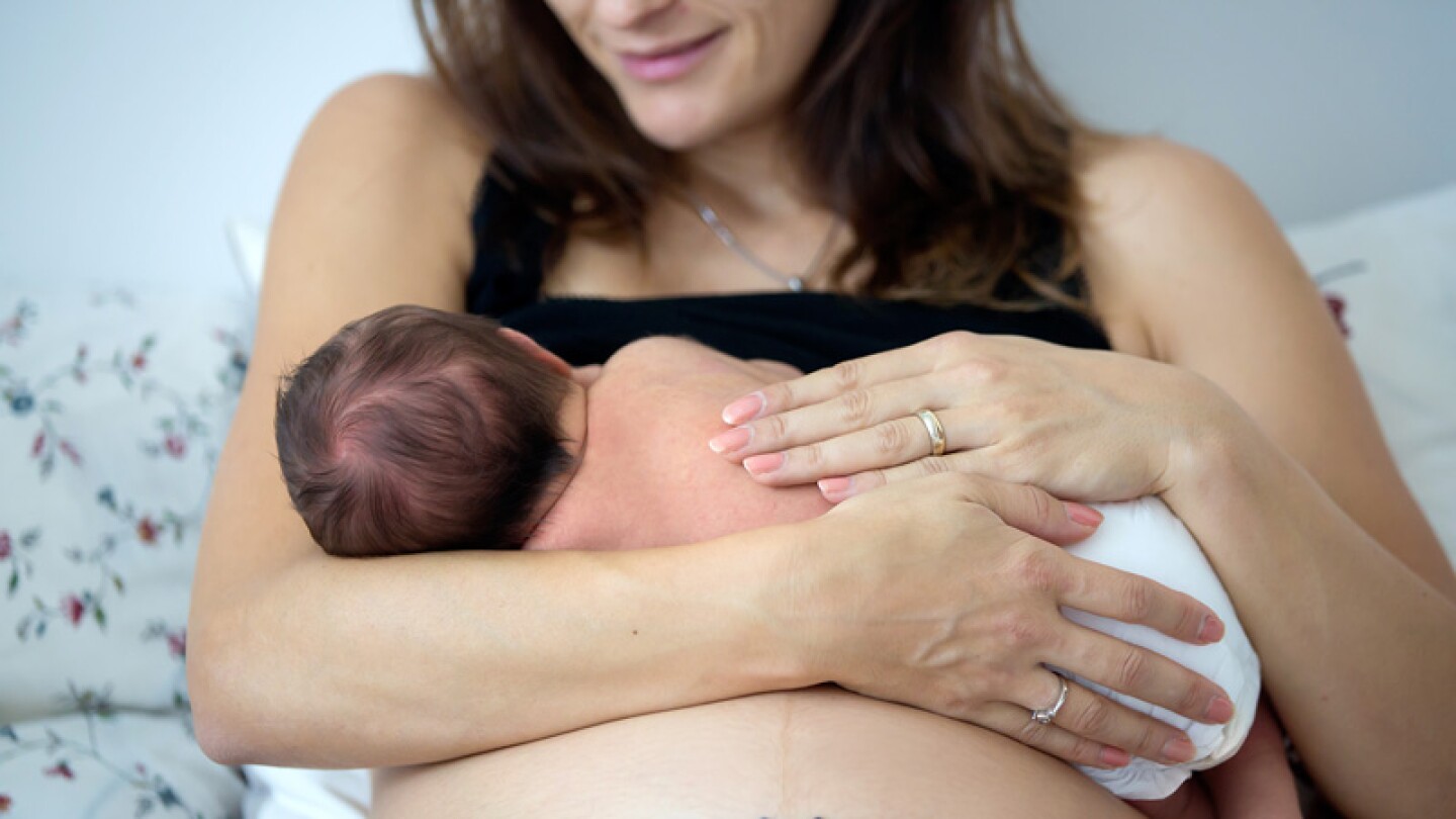 Su bebé ya no quería tomar pecho, lo llevó al doctor y ahí descubrieron que ella corría peligro.