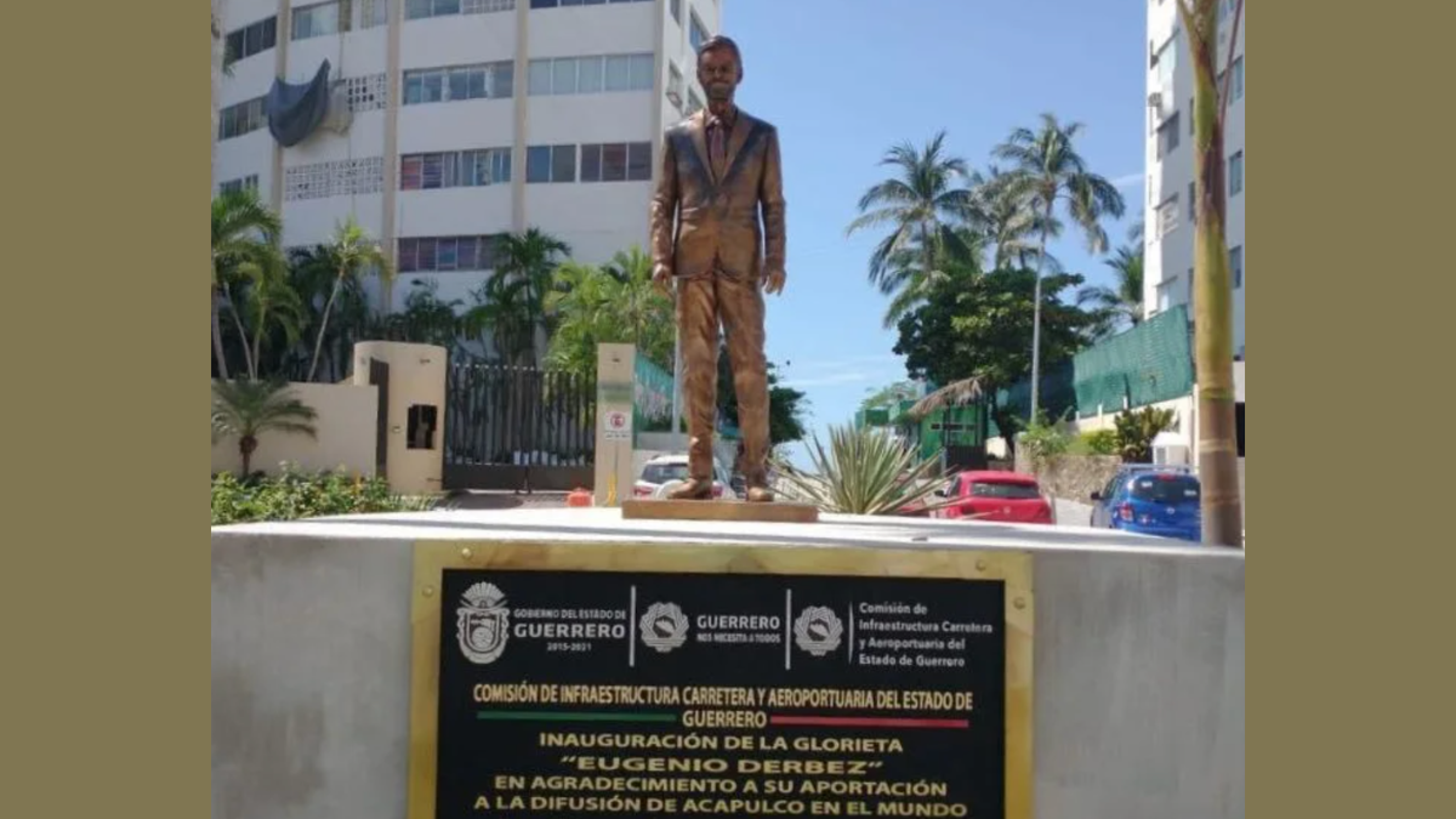 Estatua de Eugenio Derbez