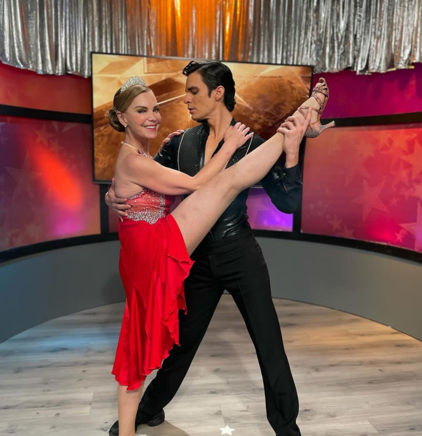 Gaby Goldsmith y Eduardo Barajas en Las estrellas bailan en Hoy