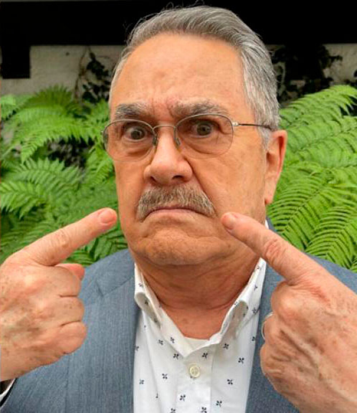 El abogado del comunicador afirma que los comentarios de la cantante incurren en daño moral