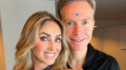 Anahí y Manuel Velasco posando juntos sonriendo