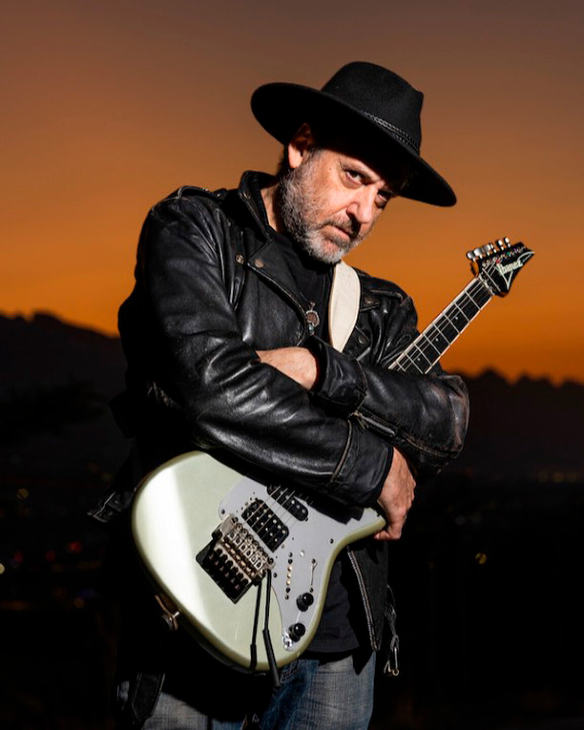 El exguitarrista de Caifanes ha atentado en contra de su familia