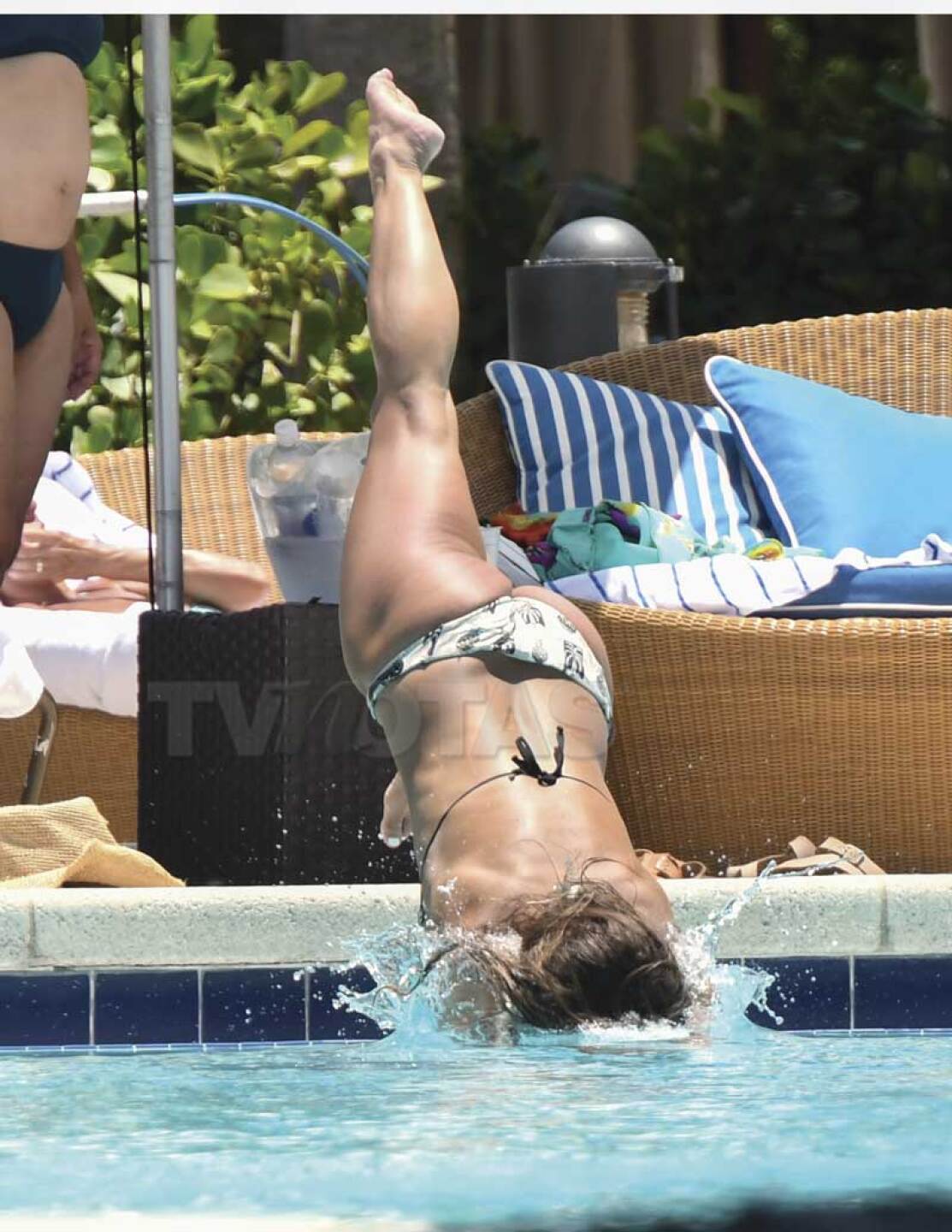 Kate del Castillo luce espectacular en la playa